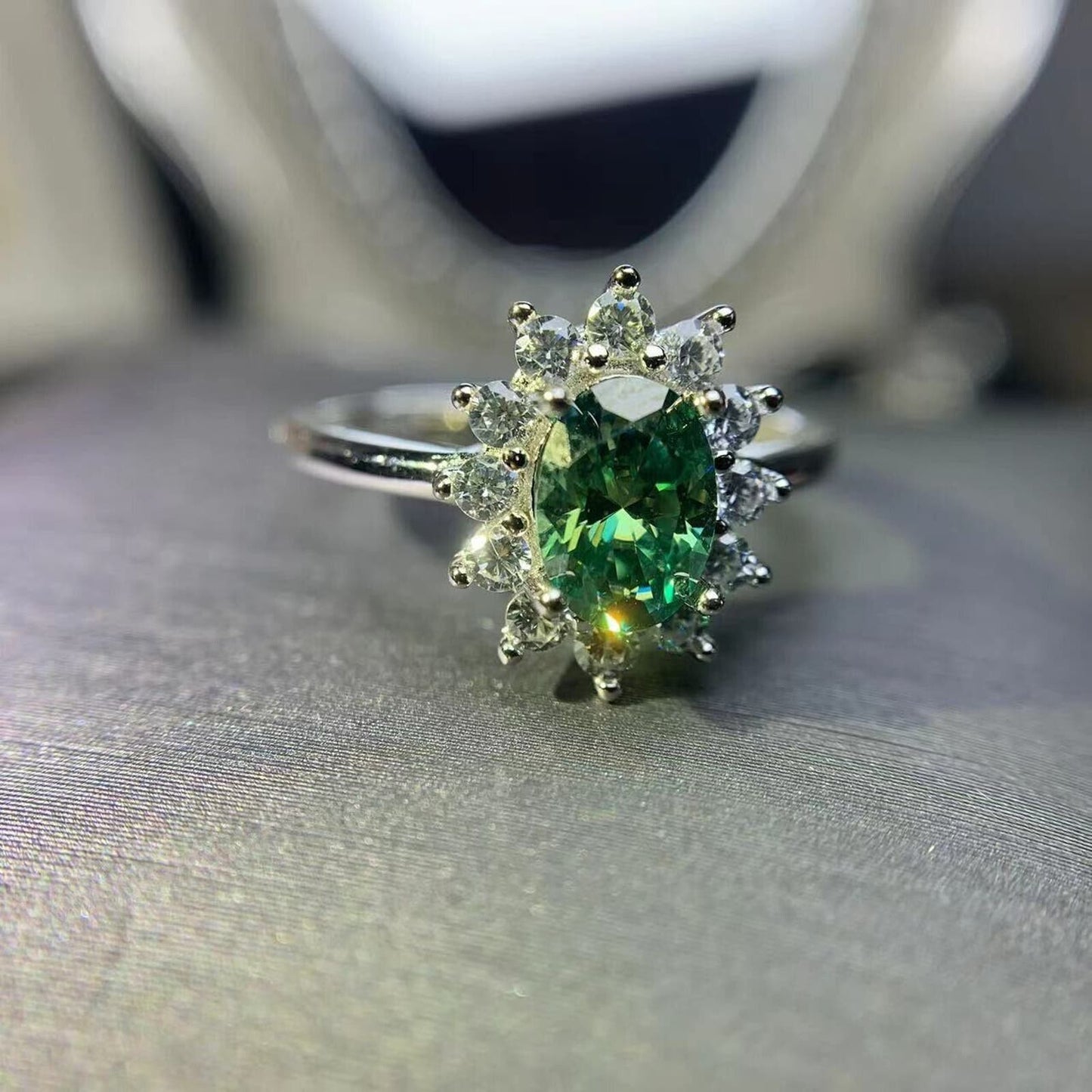 VVS1 Oval Cut Green Moissanite Ring 1 CT