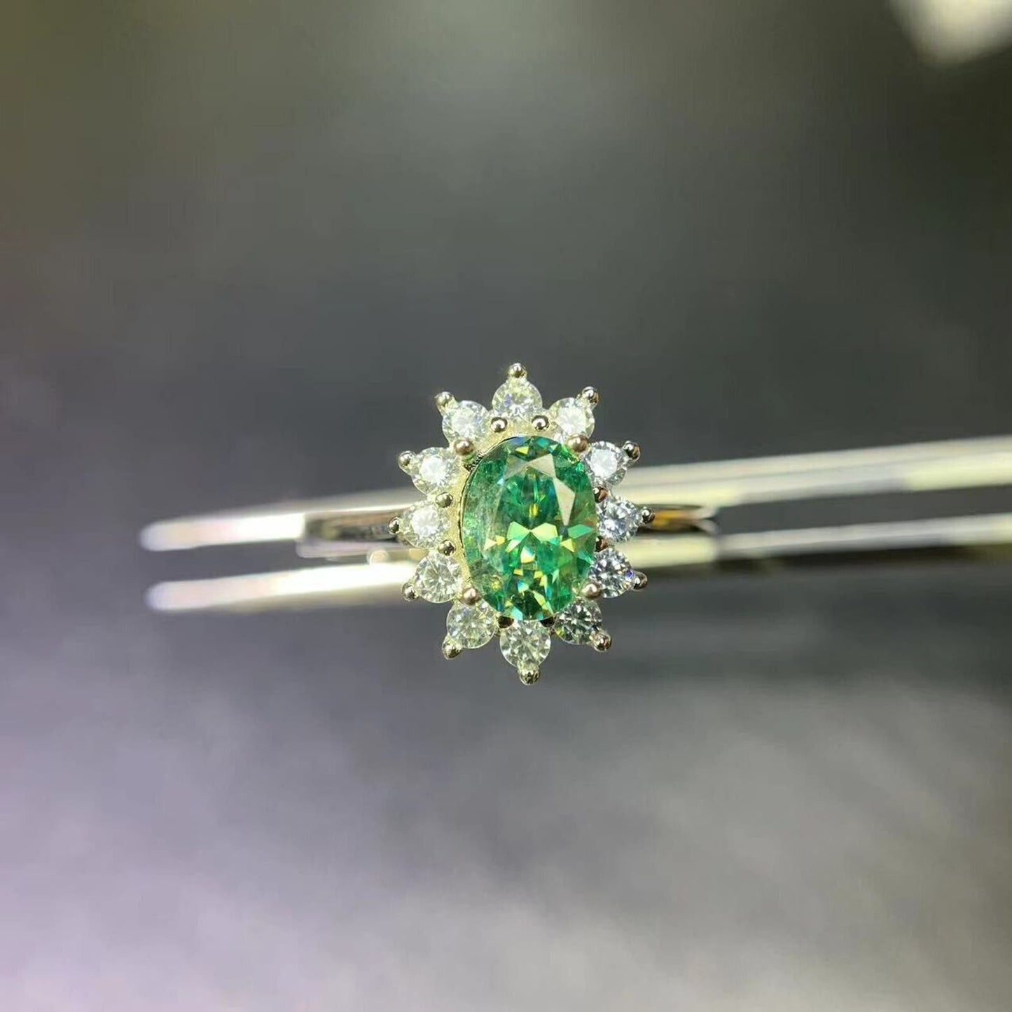 VVS1 Oval Cut Green Moissanite Ring 1 CT