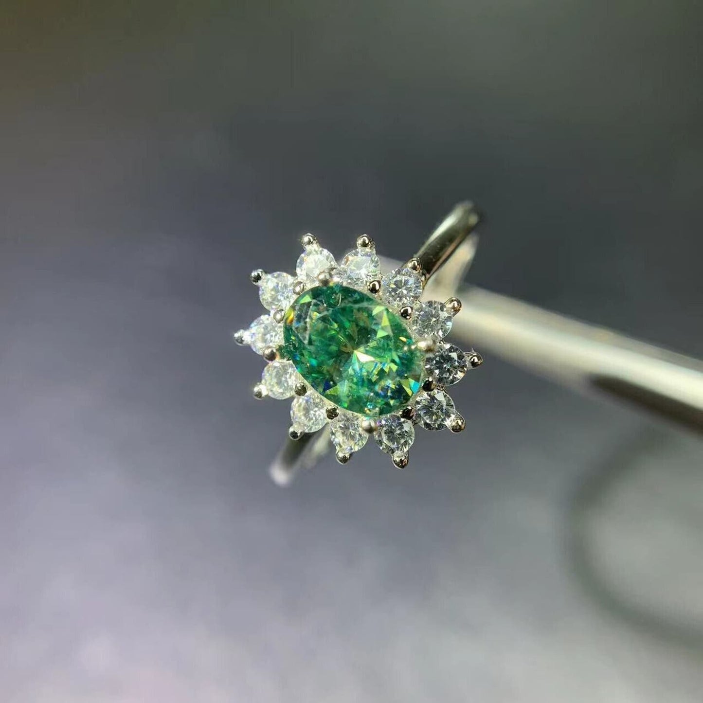 VVS1 Oval Cut Green Moissanite Ring 1 CT