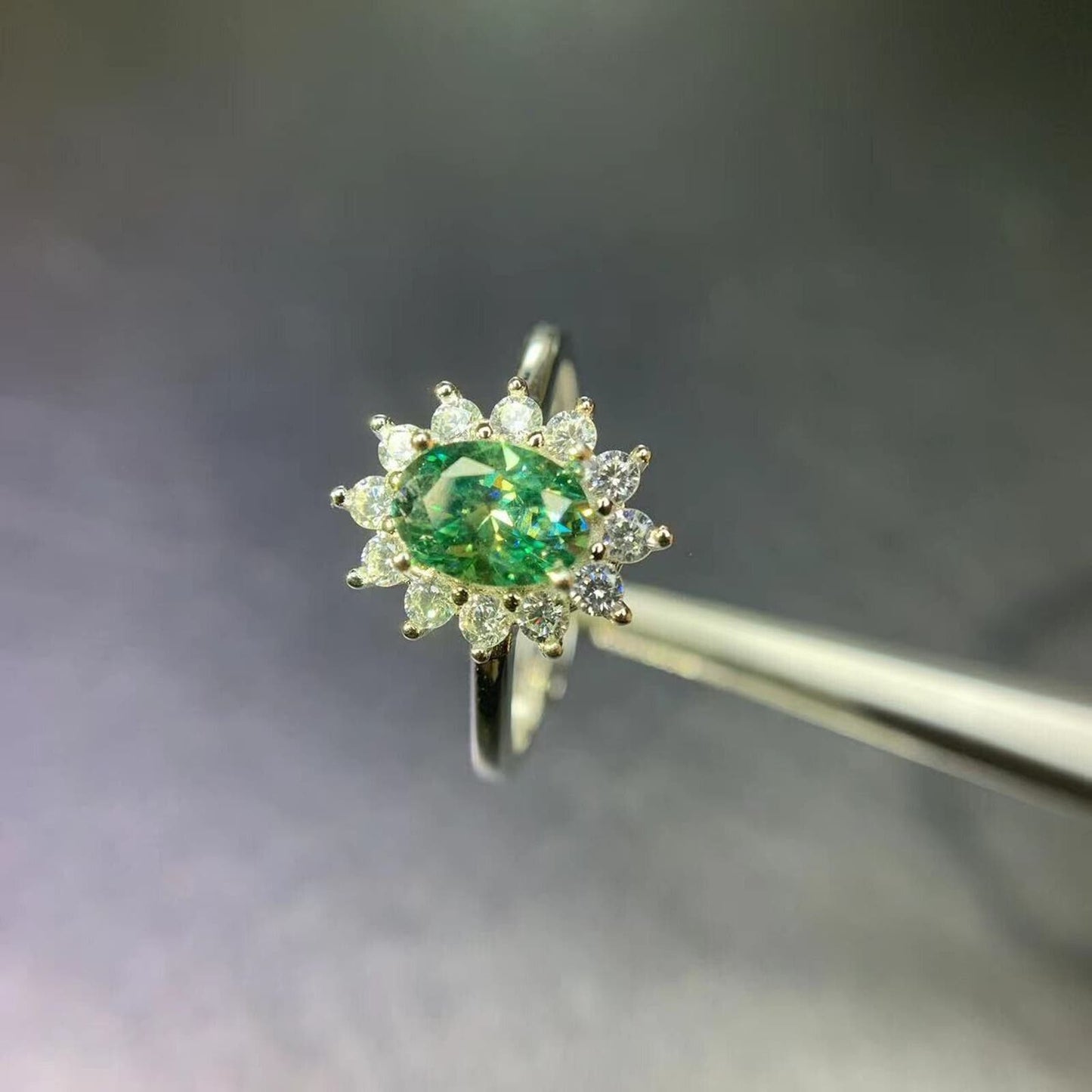 VVS1 Oval Cut Green Moissanite Ring 1 CT