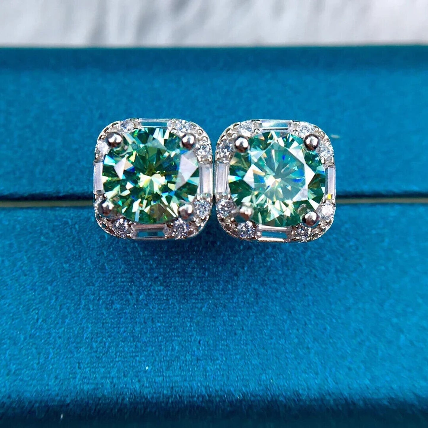 VVS1 Round Brilliant Cut Green Moissanite Stud Earrings 1CT