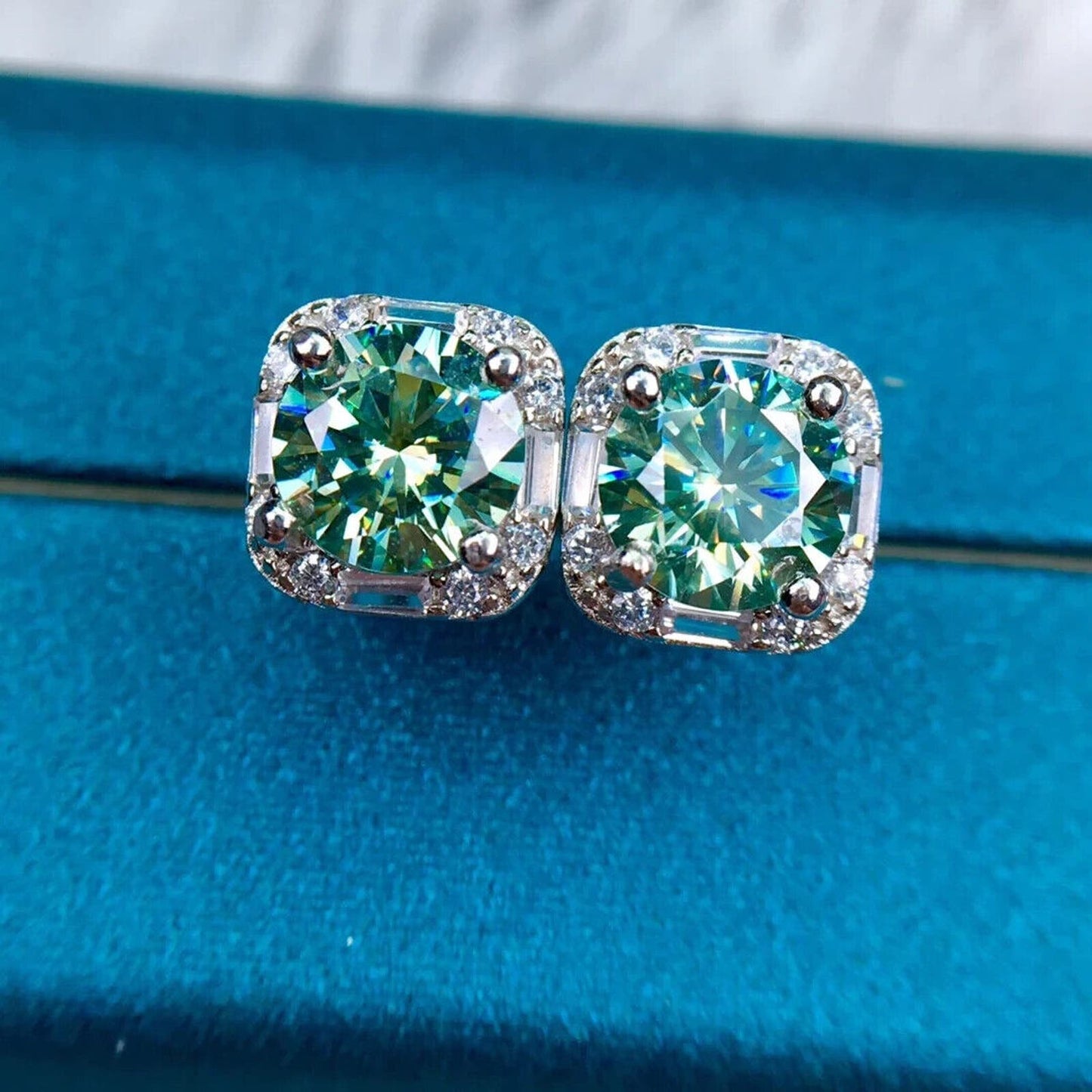 VVS1 Round Brilliant Cut Green Moissanite Stud Earrings 1CT