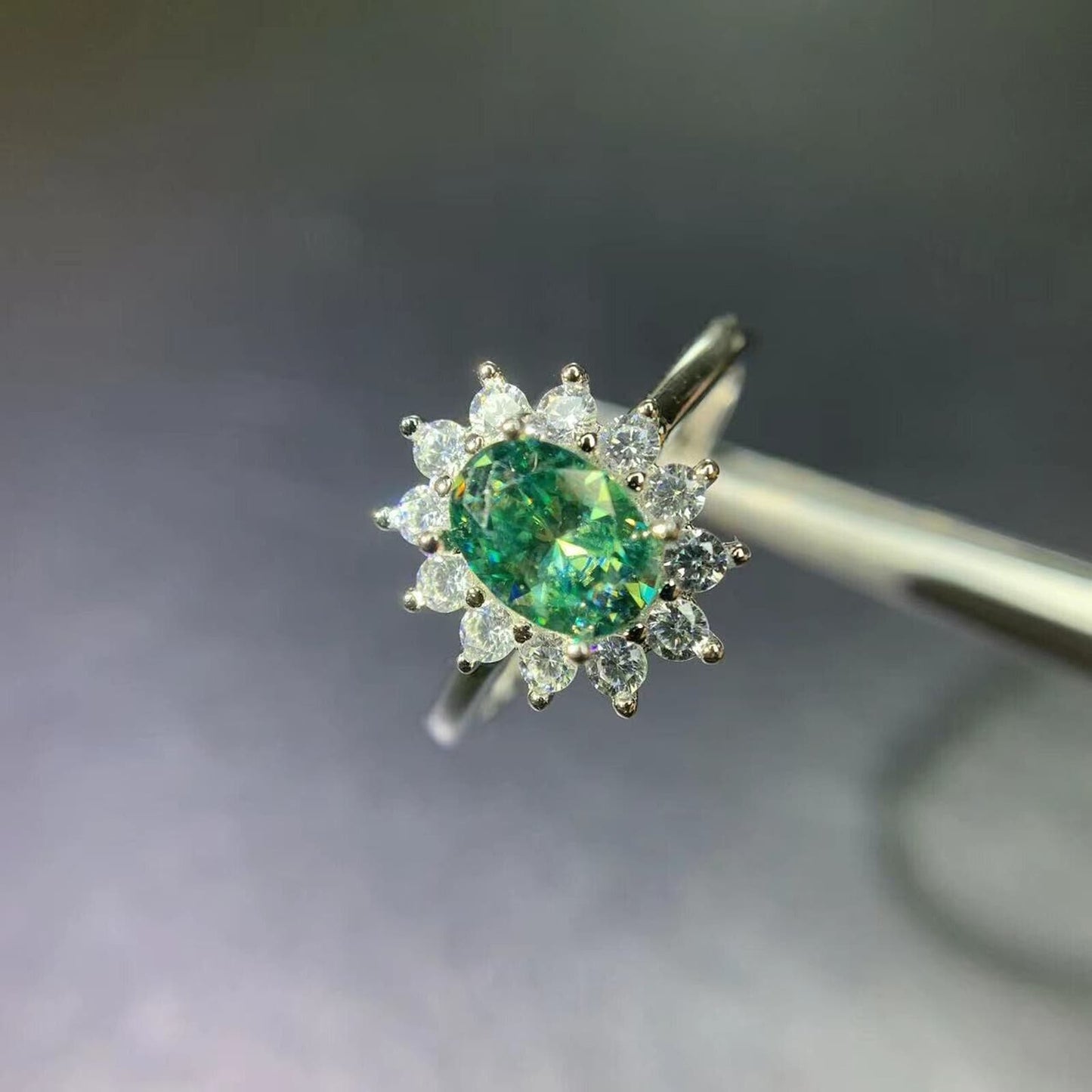 VVS1 Oval Cut Green Moissanite Ring 1 CT