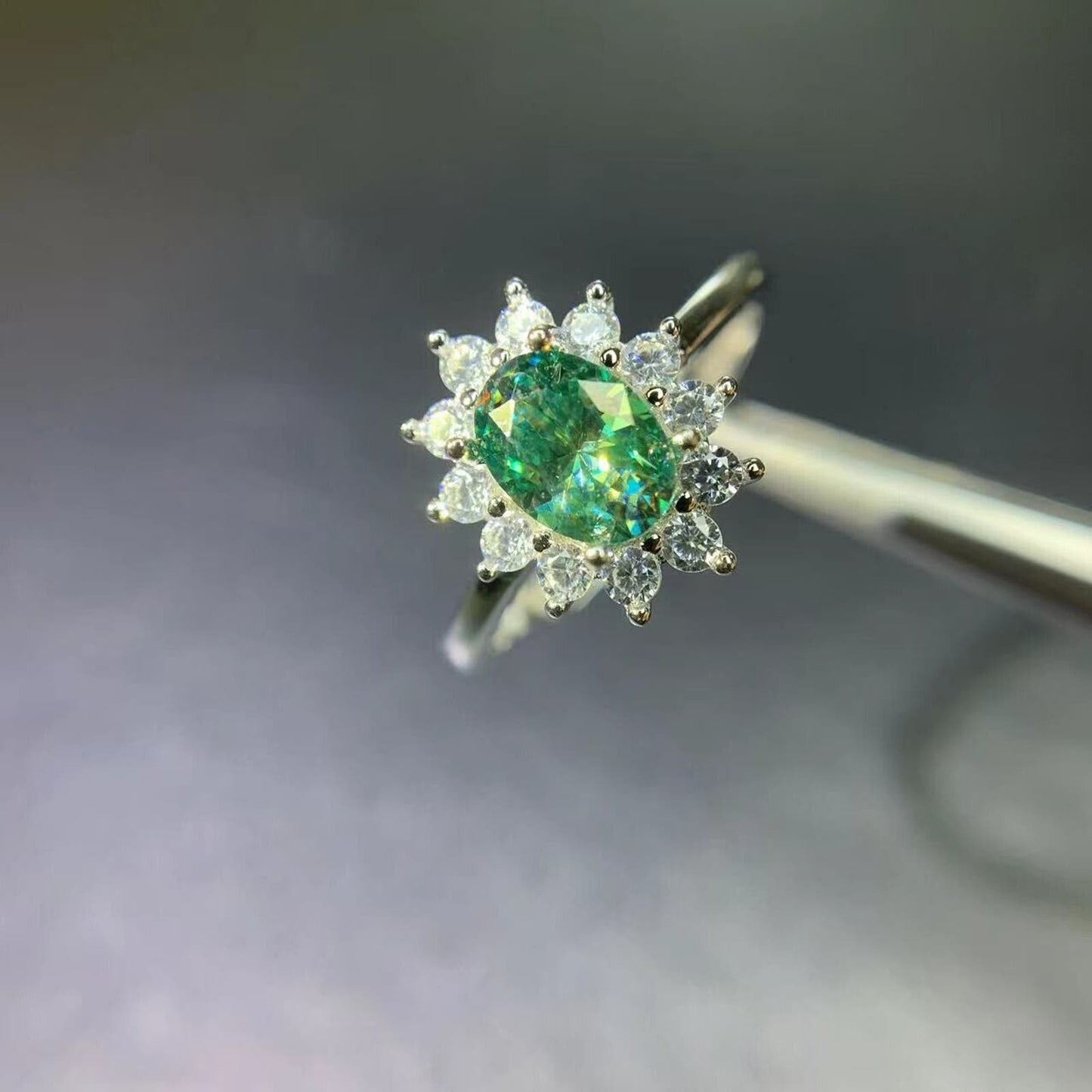 VVS1 Oval Cut Green Moissanite Ring 1 CT