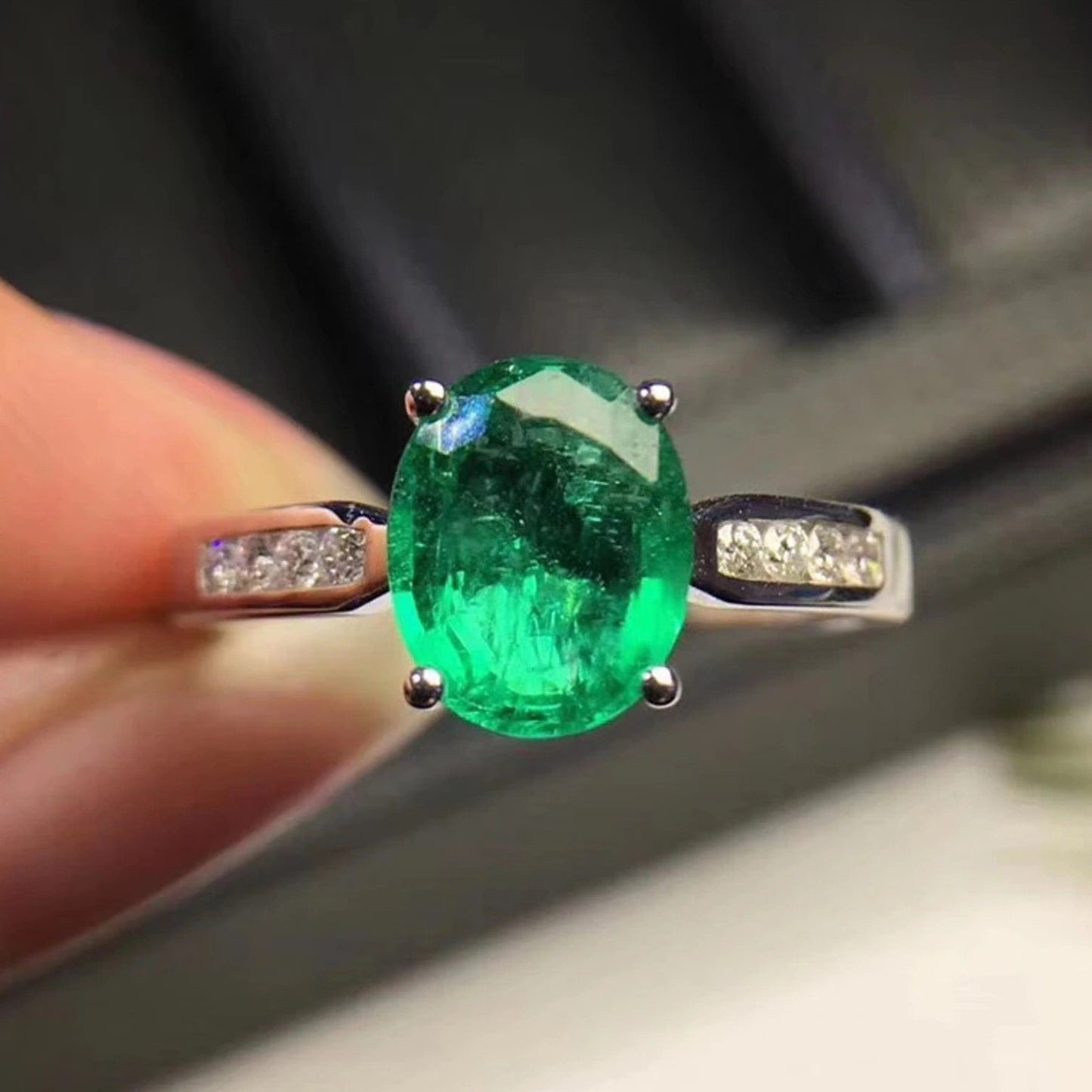 Natural Emerald Cocktail Ring Oval 6x8mm