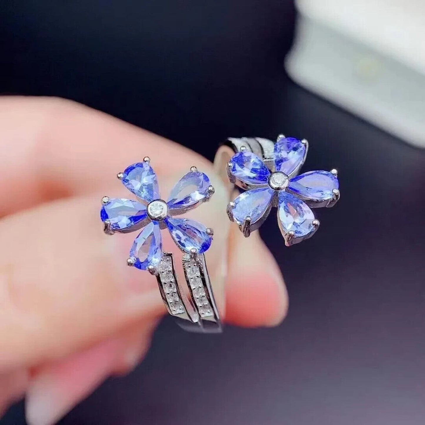 Tanzanite Flower Ring VVS1 Platinum Plated